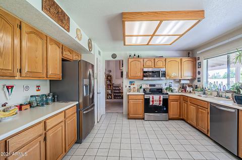 3911 E Desert Flower Ln, Phoenix, AZ 85044 photo 4