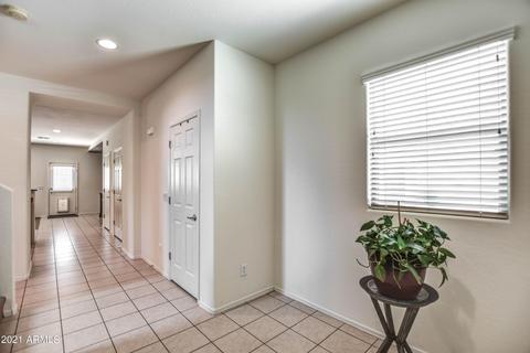 3923 E Branham Ln, Phoenix, AZ 85042 photo 6