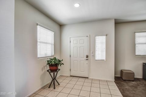 3923 E Branham Ln, Phoenix, AZ 85042 photo 5