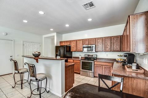 3923 E Branham Ln, Phoenix, AZ 85042 photo 8
