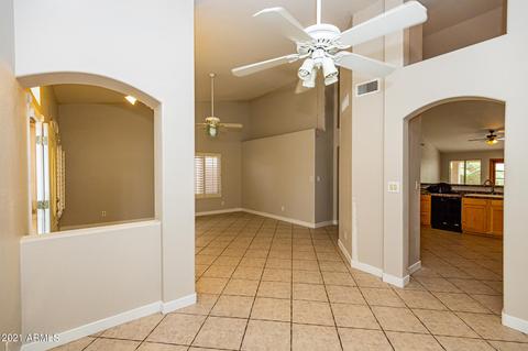 324 E Devon Dr, Gilbert, AZ 85296 photo 5