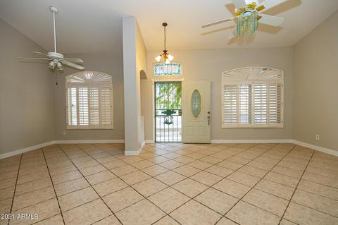 324 E Devon Dr, Gilbert, AZ 85296 photo 2