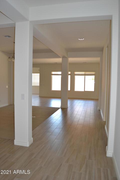 1152 E Goldcrest St, Gilbert, AZ 85297 photo 2