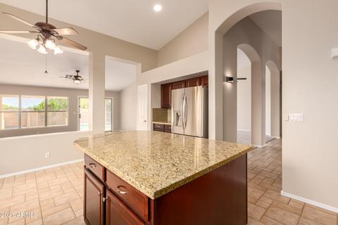 483 E Baylor Ln, Gilbert, AZ 85296 photo 3