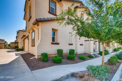 853 S Swallow Ln, Gilbert, AZ 85296 photo 2