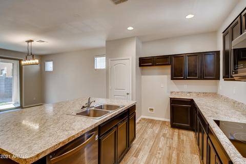 853 S Swallow Ln, Gilbert, AZ 85296 photo 9