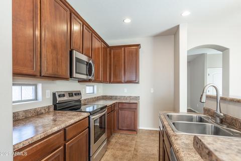 3949 S Splendor Pl, Gilbert, AZ 85297 photo 7
