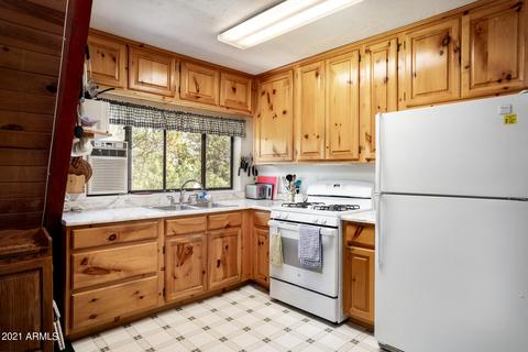 3325 Panorama Dr, Overgaard, AZ 85933 photo 8