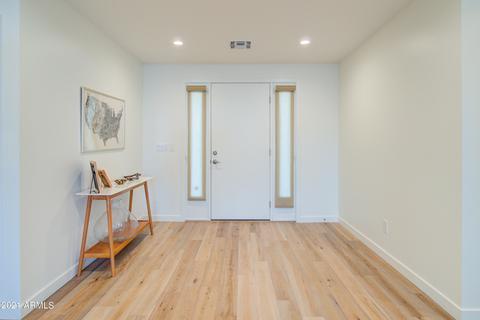 3910 E Cheery Lynn Rd, Phoenix, AZ 85018 photo 5