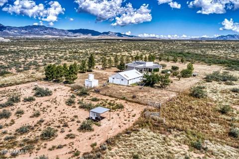 5899 E Helens Dr, Willcox, AZ 85643 photo 2