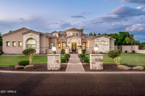 2218 E Orleans Dr, Gilbert, AZ 85298 photo 2