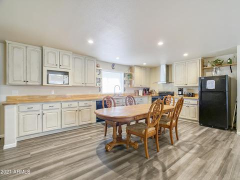 965 W Tepee St, Apache Junction, AZ 85120 photo 4