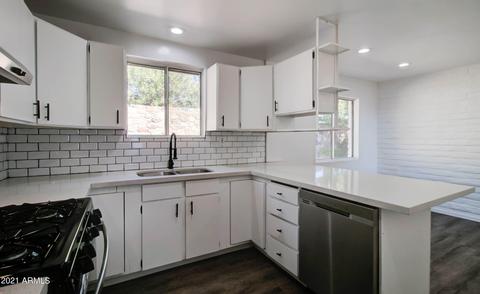 1067 E Apache St, Globe, AZ 85501 photo 4