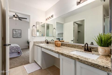 907 N Falcon Dr, Gilbert, AZ 85234 photo 5