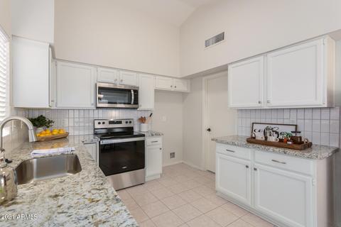907 N Falcon Dr, Gilbert, AZ 85234 photo 3