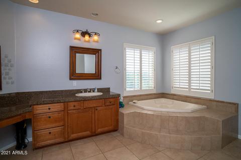 3667 E Crest Ln, Phoenix, AZ 85050 photo 14