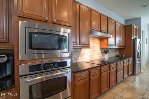 3667 E Crest Ln, Phoenix, AZ 85050 photo 4