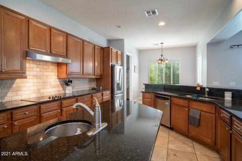 3667 E Crest Ln, Phoenix, AZ 85050 photo 5