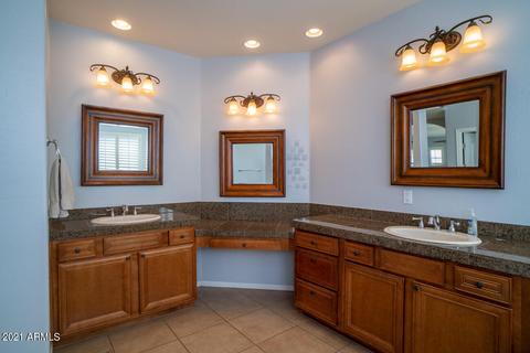 3667 E Crest Ln, Phoenix, AZ 85050 photo 13