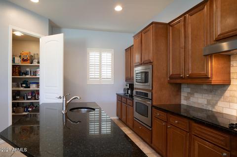 3667 E Crest Ln, Phoenix, AZ 85050 photo 6