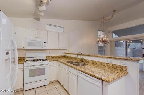 3219 E Wickieup Ln, Phoenix, AZ 85050 photo 11