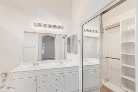 3219 E Wickieup Ln, Phoenix, AZ 85050 photo 16