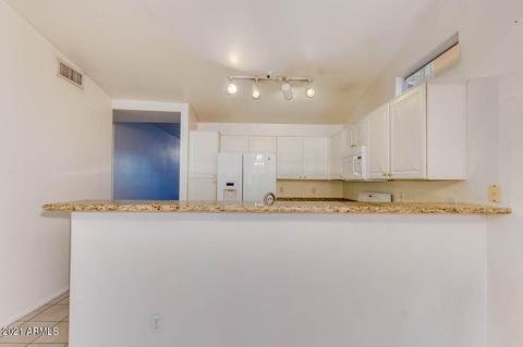 3219 E Wickieup Ln, Phoenix, AZ 85050 photo 9