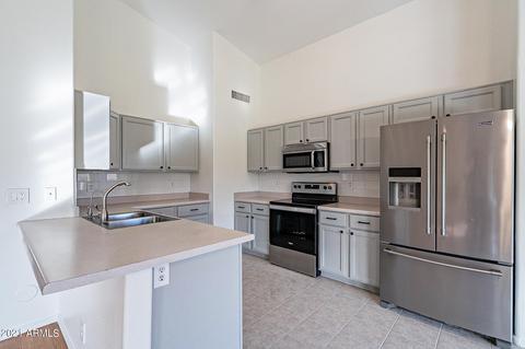 2243 E Amber Ln, Gilbert, AZ 85296 photo 3