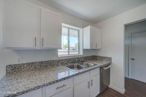 5657 N 39th Ave, Phoenix, AZ 85019 photo 8