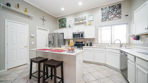 1079 S Oak Ct, Gilbert, AZ 85233 photo 7