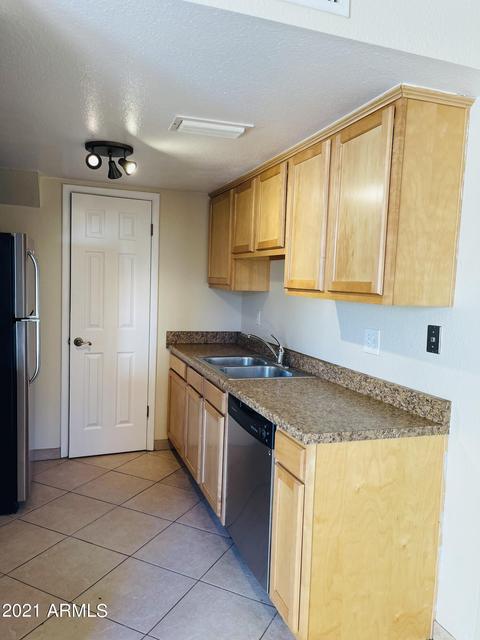 3414 W Echo Ln, Phoenix, AZ 85051 photo 8