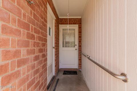1816 E Lynne Ln, Phoenix, AZ 85042 photo 4