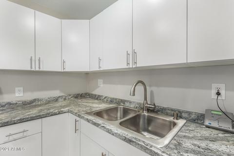 2202 N 37th Dr, Phoenix, AZ 85009 photo 17