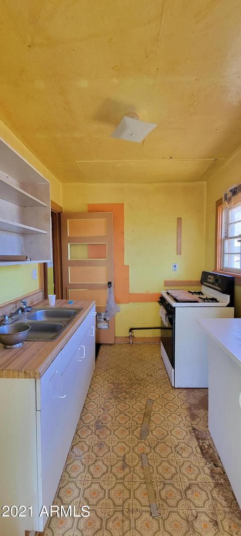 805 Headstart Way, Bisbee, AZ 85603 photo 3