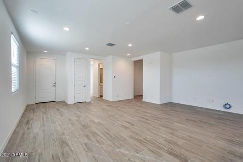 2372 E Kelly Dr, Gilbert, AZ 85298 photo 2