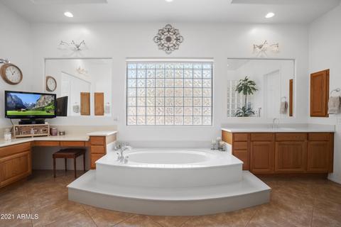 6450 S Crestview Ct, Gilbert, AZ 85297 photo 5