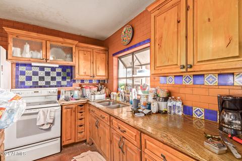 2232 E Desert Ln, Phoenix, AZ 85042 photo 13