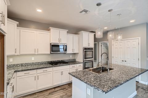 3707 E Branham Ln, Phoenix, AZ 85042 photo 9