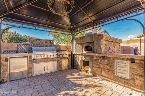 2556 E Orleans Dr, Gilbert, AZ 85298 photo 1