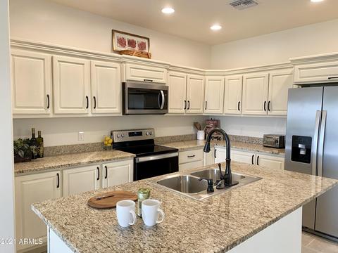 6841 S Elmer Loop Dr, Hereford, AZ 85615 photo 3