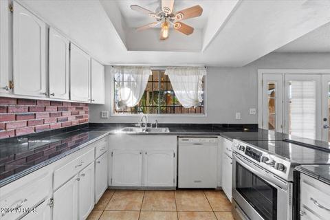 3310 W Echo Ln, Phoenix, AZ 85051 photo 9