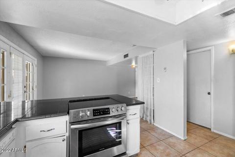 3310 W Echo Ln, Phoenix, AZ 85051 photo 10