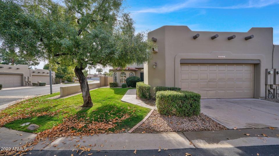  4021 E Round Hill Dr, Phoenix, AZ 85028 photo 1