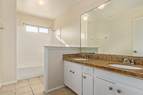 8016 W Earll Dr, Phoenix, AZ 85033 photo 4