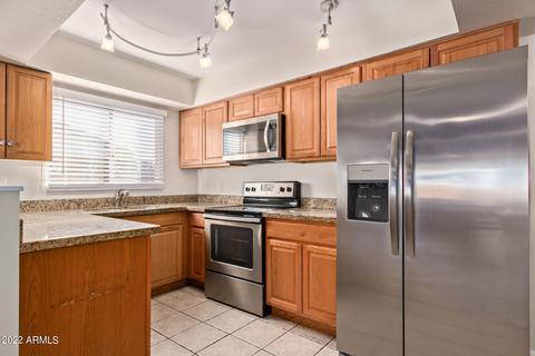 8016 W Earll Dr, Phoenix, AZ 85033 photo 2
