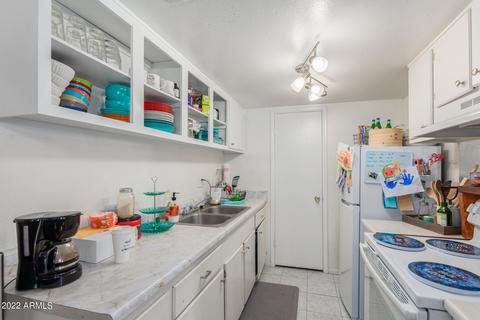 5237 N 42nd Dr, Phoenix, AZ 85019 photo 8