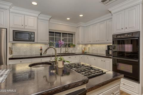3001 N Manor Dr E, Phoenix, AZ 85014 photo 10