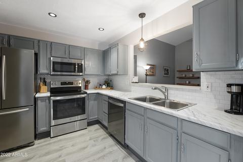 3126 E Topeka Dr, Phoenix, AZ 85050 photo 8