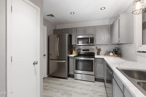 3126 E Topeka Dr, Phoenix, AZ 85050 photo 9