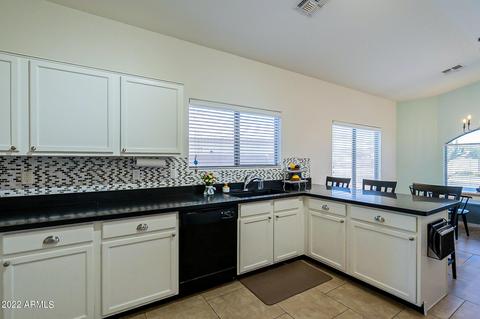 2207 E Ruby Ln, Phoenix, AZ 85024 photo 13